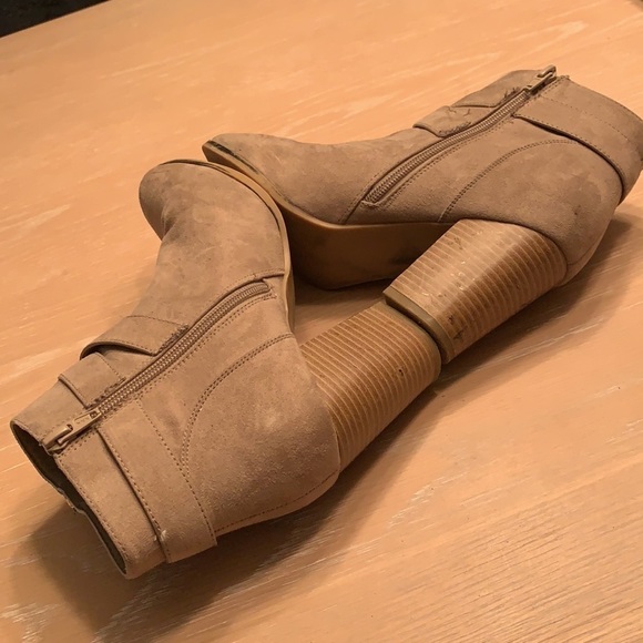 Women’s Apt 9 leather booties, size 9M, some wear see all photos, priced to sell - Picture 8 of 9